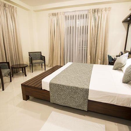 Grand 7 Hotel -Kesbewa Piliyandala Buitenkant foto