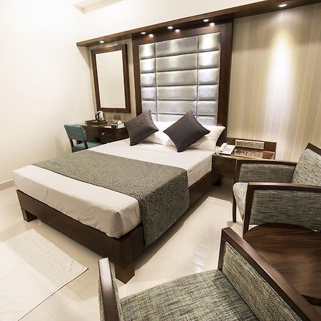 Grand 7 Hotel -Kesbewa Piliyandala Buitenkant foto