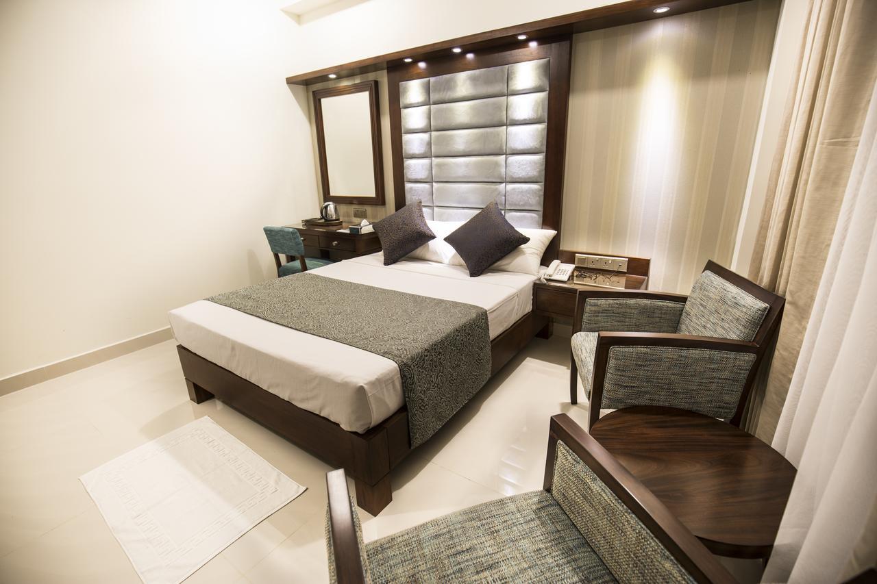 Grand 7 Hotel -Kesbewa Piliyandala Buitenkant foto
