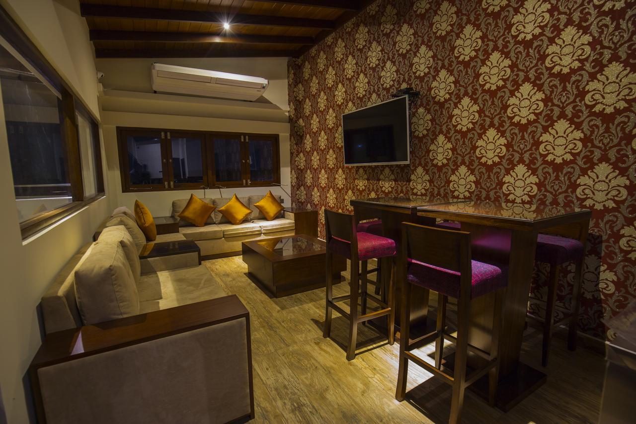 Grand 7 Hotel -Kesbewa Piliyandala Buitenkant foto