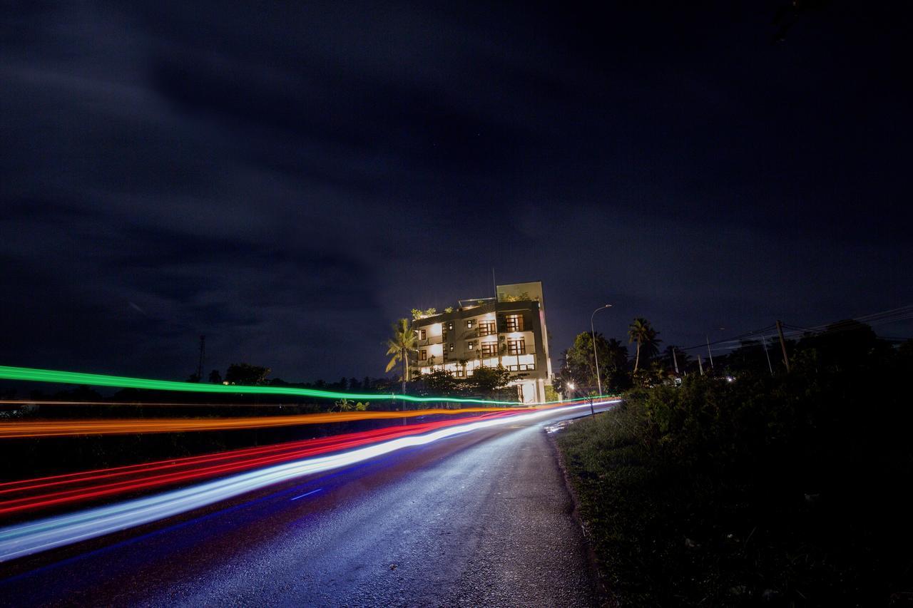 Grand 7 Hotel -Kesbewa Piliyandala Buitenkant foto