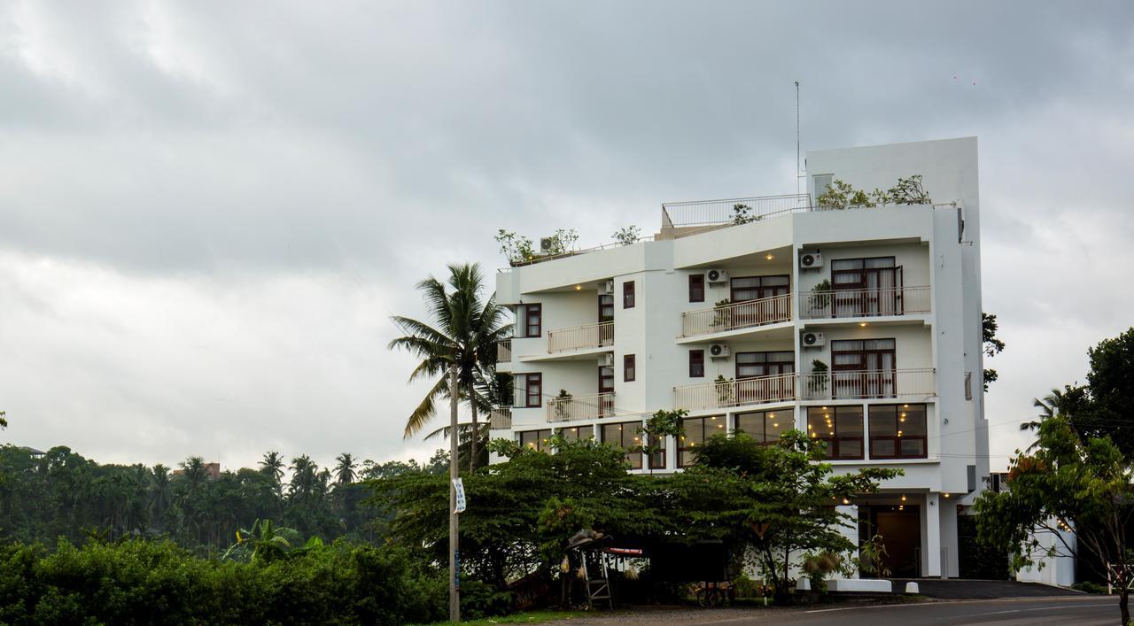 Grand 7 Hotel -Kesbewa Piliyandala Buitenkant foto