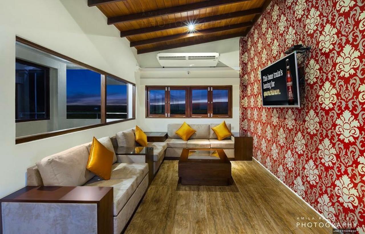 Grand 7 Hotel -Kesbewa Piliyandala Buitenkant foto